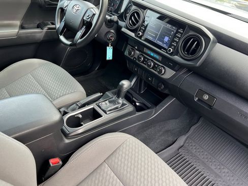 Used 2022 Toyota Tacoma SR image 18