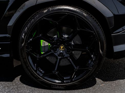 Used 2024 Lamborghini Urus Performante AWD/4WD image 11