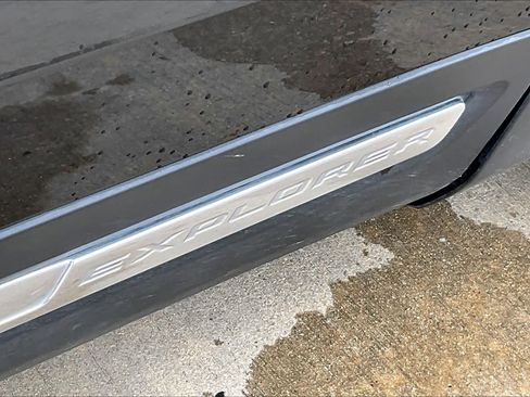 Used 2017 Ford Explorer Platinum image 6