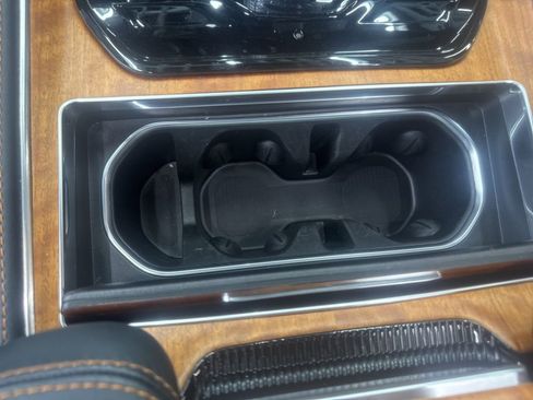 New 2025 Jeep Grand Wagoneer Series III w/ HD Trailer Tow Package AWD/4WD image 24