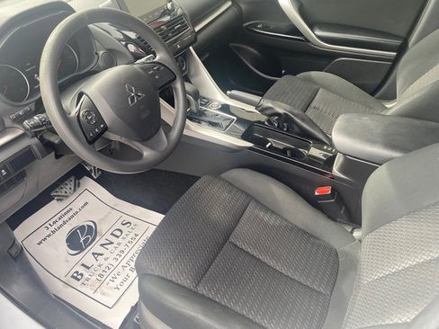 Used 2022 Mitsubishi Eclipse Cross LE image 6