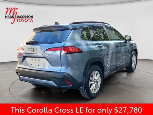 Used 2024 Toyota Corolla Cross LE w/ Moonroof Package AWD/4WD image 9
