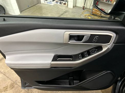 Used 2023 Ford Explorer XLT w/ Equipment Group 202A AWD/4WD image 15