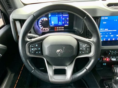 Used 2022 Ford Bronco Badlands image 38