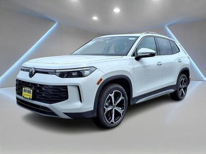 New 2025 Volkswagen Tiguan SE