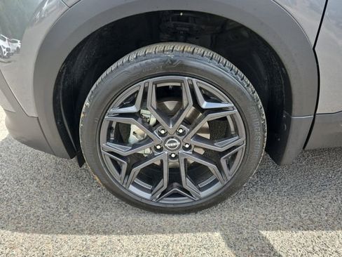 Used 2025 Nissan Kicks SR FWD image 16