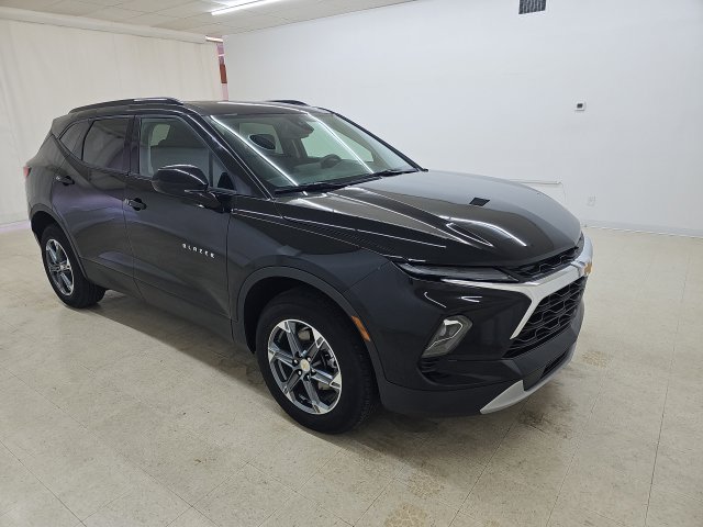 Used 2025 Chevrolet Blazer LT w/ Convenience Package FWD image 14