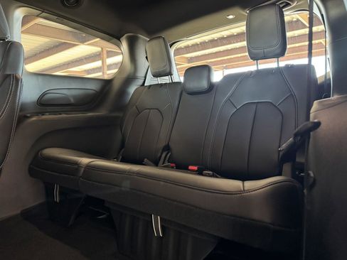 New 2026 Chrysler Pacifica Select image 29