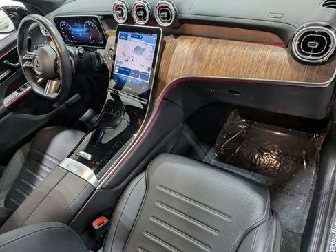 Used 2025 Mercedes-Benz GLC 300 4MATIC image 23