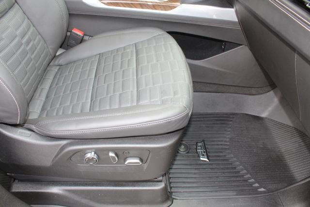 Used 2025 Cadillac Escalade ESV Sport Platinum w/ LPO, Floor Liner Package AWD/4WD image 19