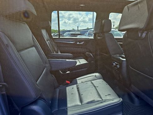 Used 2022 GMC Yukon XL Denali w/ Denali Ultimate Package AWD/4WD image 46