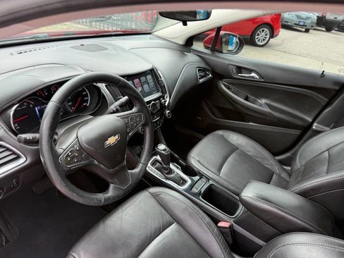 Used 2017 Chevrolet Cruze LT FWD image 4