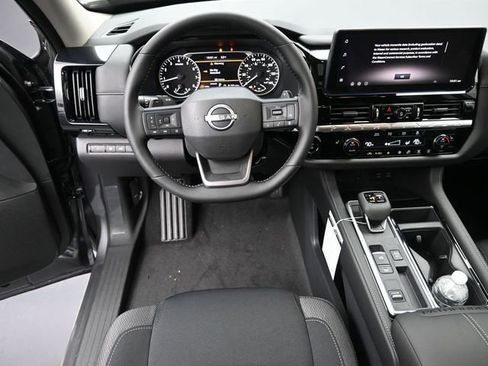 New 2026 Nissan Pathfinder SV w/ SV Premium Package FWD image 9
