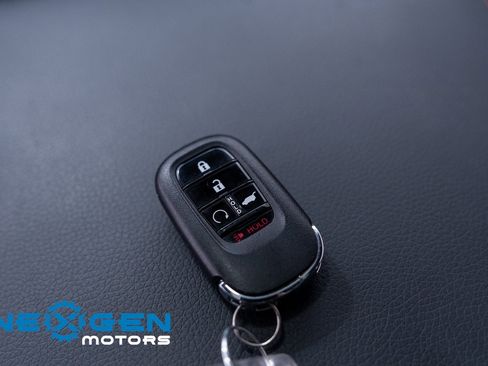 Used 2025 Honda Pilot TrailSport image 28