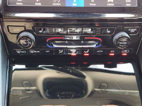 Certified 2022 Jeep Grand Cherokee L Limited w/ Luxury Tech Group II image 20
