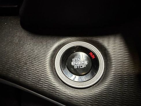 Used 2024 Jeep Grand Cherokee L Laredo image 40