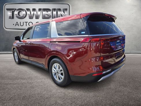 Certified 2024 Kia Carnival LX image 7