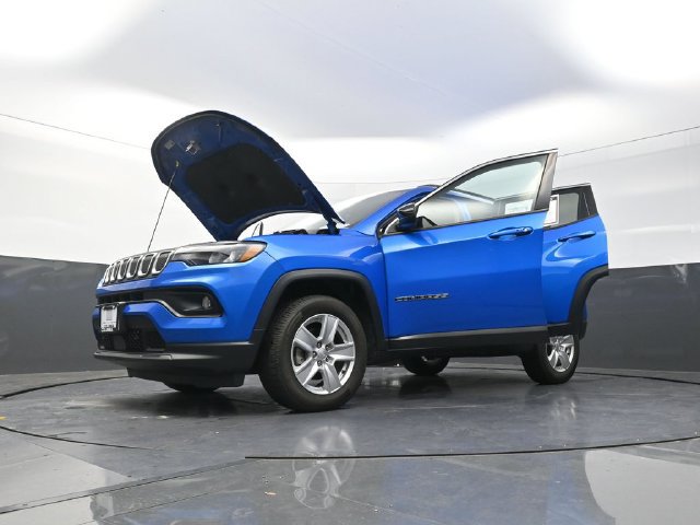 Used 2022 Jeep Compass Latitude AWD/4WD image 32