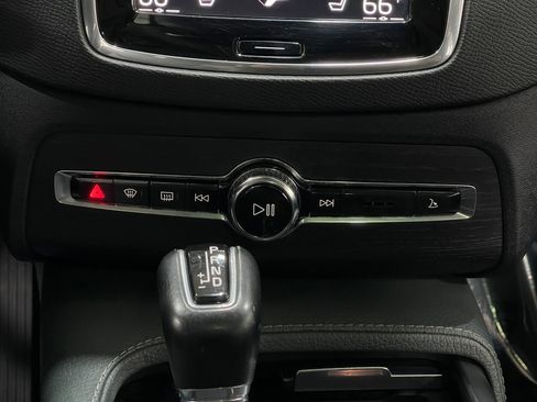 Used 2020 Volvo XC90 T6 Momentum image 26