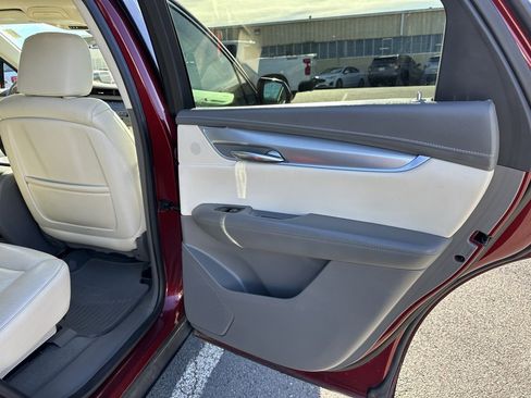 Used 2018 Cadillac XT5 Premium Luxury w/ LPO, Wheel Lock Package image 17