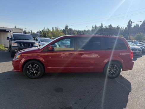 Used 2016 Dodge Grand Caravan R/T FWD image 2