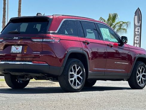 Certified 2024 Jeep Grand Cherokee Limited RWD image 3