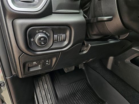 New 2026 RAM 1500 4x4 Crew Cab image 15
