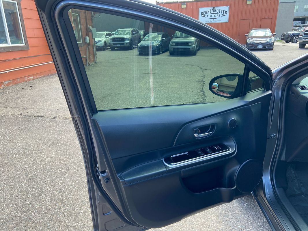 Used 2016 Toyota Prius C Two FWD image 9