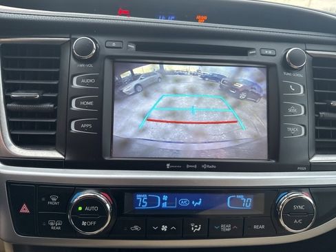 Used 2018 Toyota Highlander Plus image 22