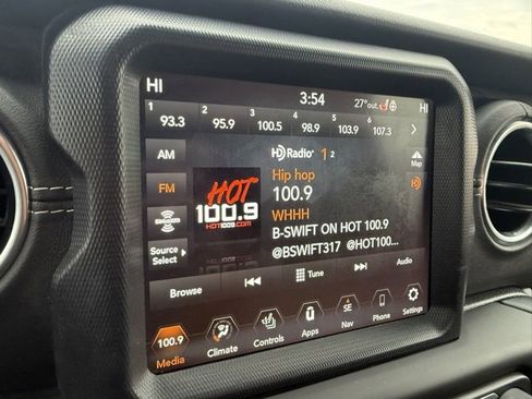 Used 2020 Jeep Gladiator Overland image 22