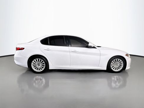 Used 2022 Alfa Romeo Giulia Sprint RWD image 11
