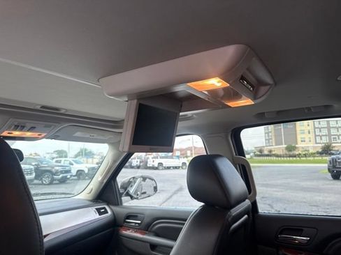 Used 2014 Cadillac Escalade Premium AWD/4WD image 11
