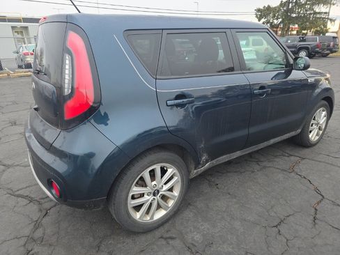 Used 2017 Kia Soul + image 5