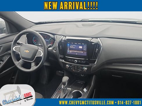 Used 2023 Chevrolet Traverse LT image 3