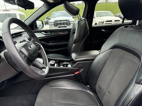 Used 2023 Jeep Grand Cherokee Altitude AWD/4WD image 5
