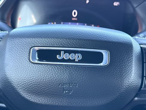 Used 2025 Jeep Grand Cherokee L Altitude AWD/4WD image 27