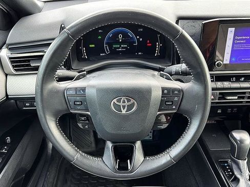 Used 2025 Toyota Camry SE FWD image 19