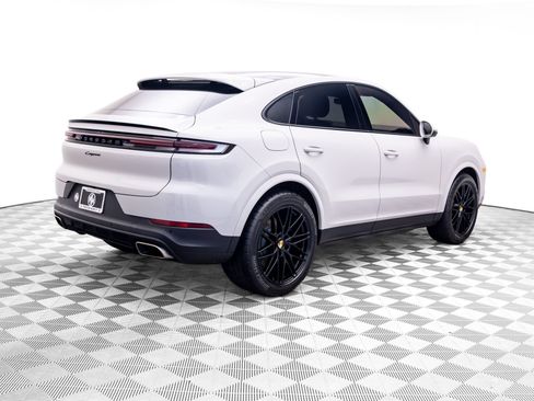 Used 2024 Porsche Cayenne Coupe AWD/4WD image 5