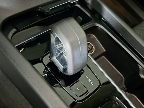 Used 2024 Volvo XC60 B5 Core image 24