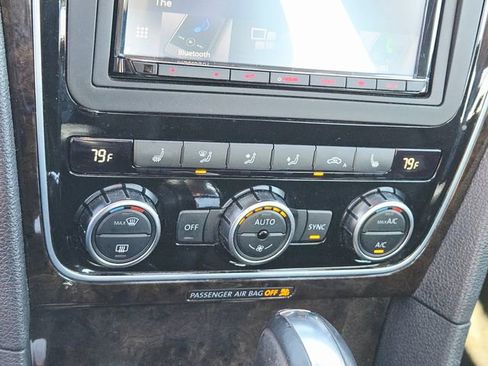 Used 2014 Volkswagen Passat 1.8T SEL Premium image 26