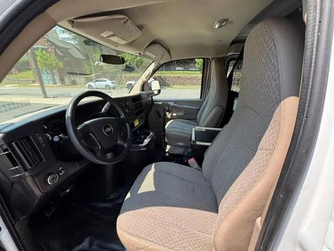 Used 2011 Chevrolet Express 2500 image 15