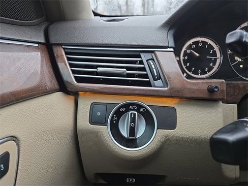 Used 2013 Mercedes-Benz E 350 Sedan image 19