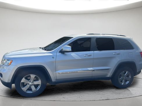 Used 2011 Jeep Grand Cherokee Laredo AWD/4WD image 11