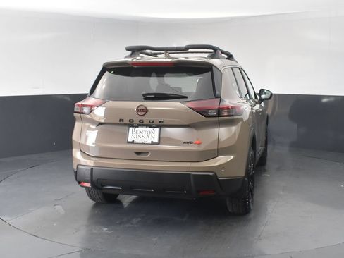 Used 2025 Nissan Rogue SV AWD/4WD image 22