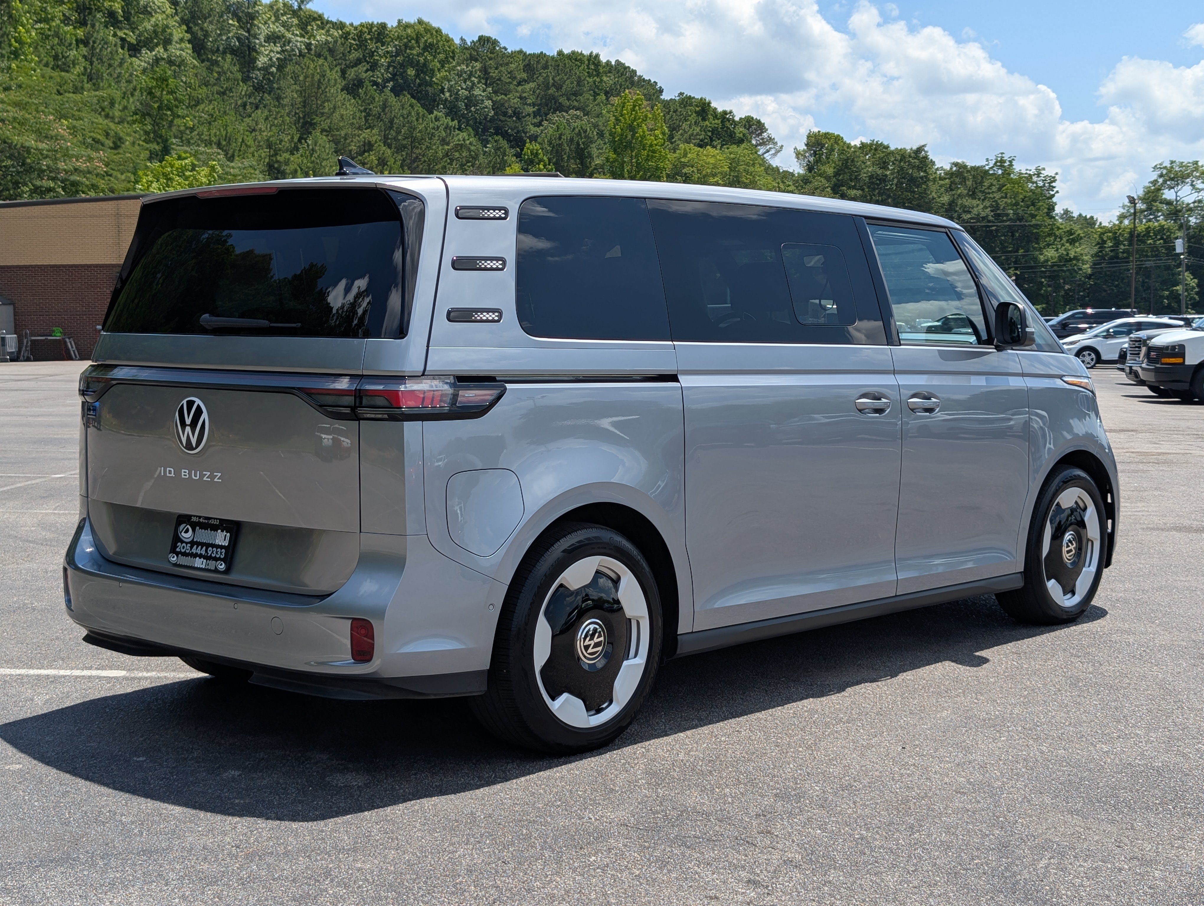 Used 2025 Volkswagen ID. Buzz Pro S RWD image 9