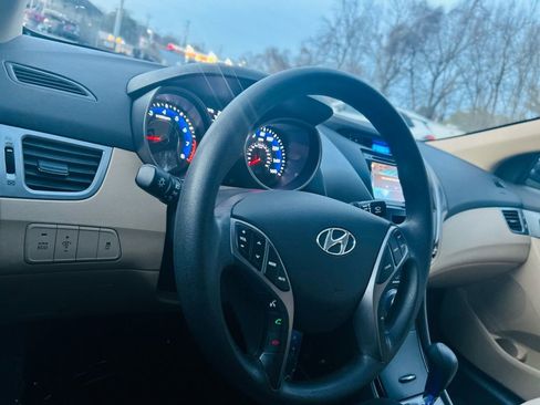 Used 2013 Hyundai Elantra GLS w/ Preferred Pkg image 17