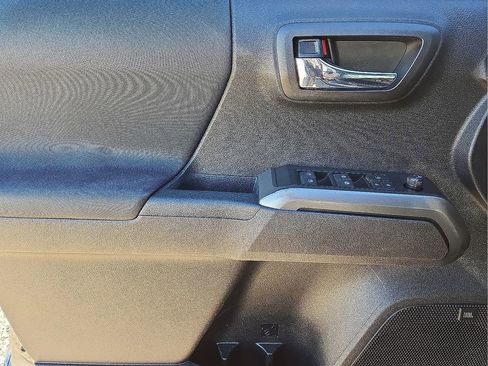 Used 2021 Toyota Tacoma TRD Sport image 19