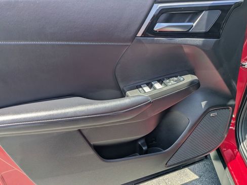 Used 2025 Mitsubishi Outlander SE FWD image 15