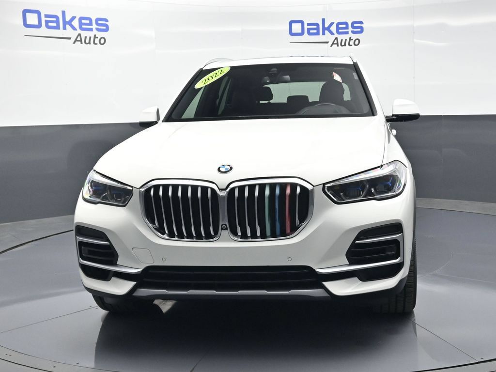 Used 2022 BMW X5 xDrive40i w/ Executive Package AWD/4WD image 2