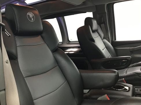 Used 2021 GMC Savana 2500 image 41